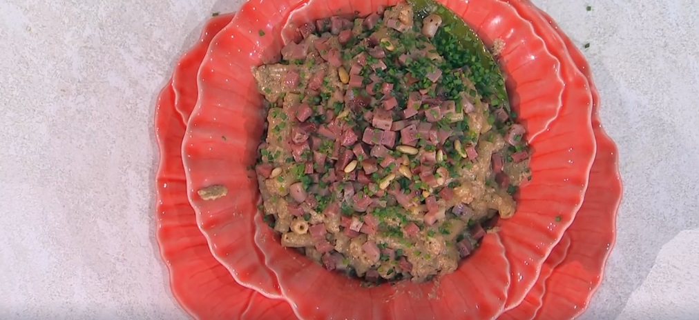 Maccheroncini_con_noci_speck