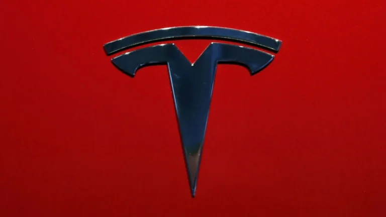 Tesla_425254352