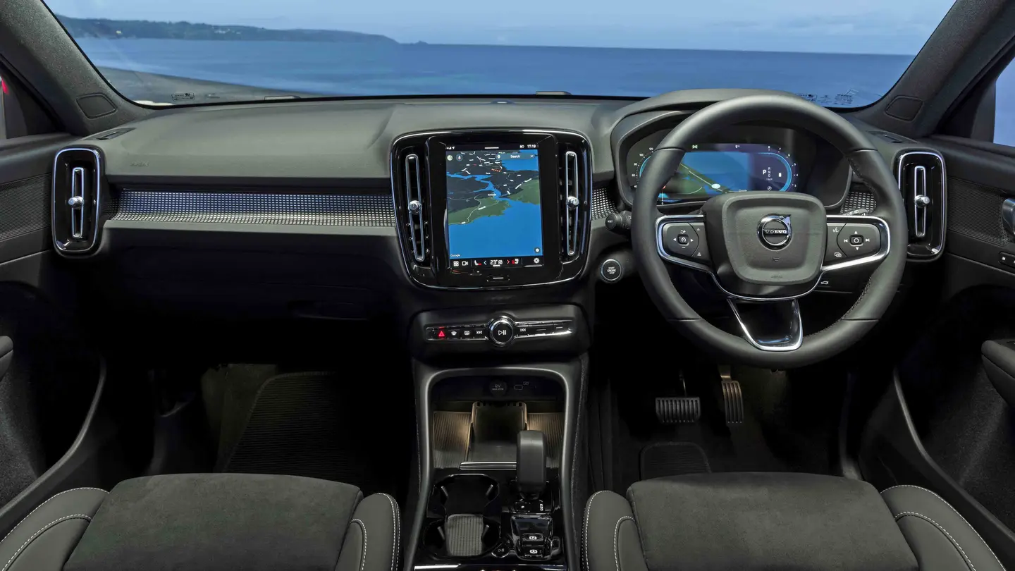 Volvo_XC40_B3_Plus_auto_car_interior_42653